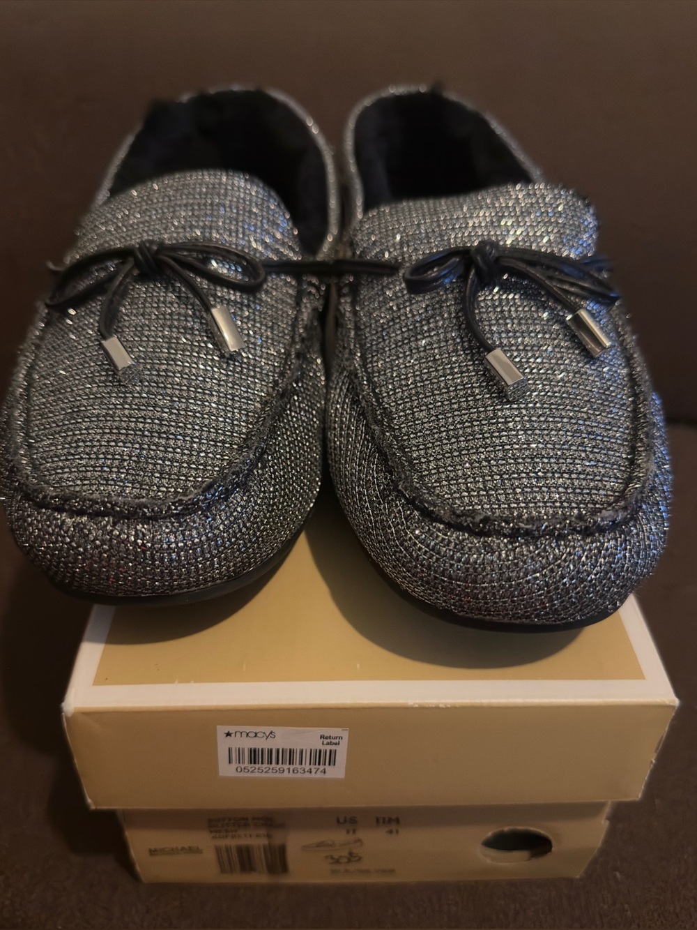 LIKE NEW MICHAEL MICHAEL KORS SUTTON GLITTER MOC IN SIZE 11. Only worn twice.